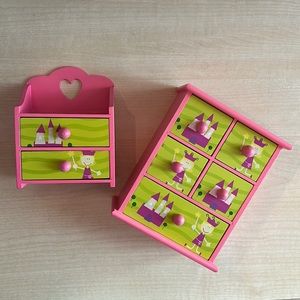 Jewelry organizers with removable drawers